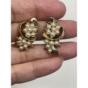 Vintage Gold Tone Faux Pearl Cluster Clip Earrings